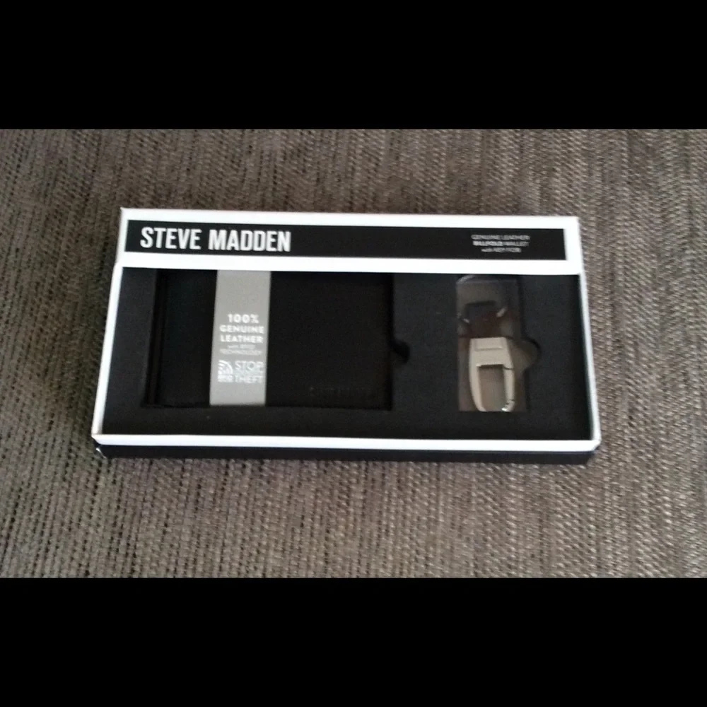 Steve Madden Black Leather Wallet Keyfob NEW
